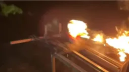 У Луцьку створили катапульту для коктейлів Молотова. Назвали ДжаВолина (відео)