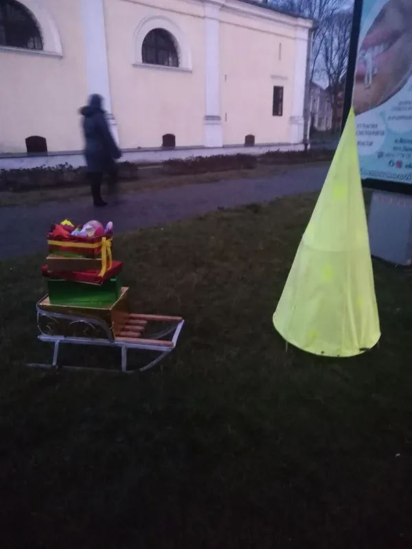 У Володимирі хуліган роздягнув святкового гнома і заплатить за це штраф (відео)