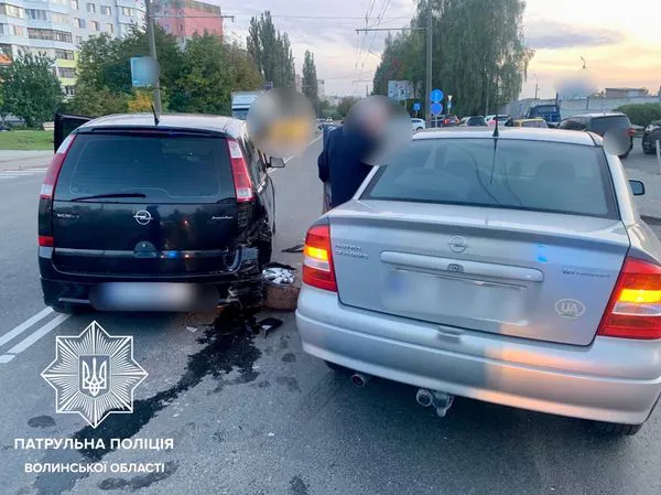У Луцьку Opel Astra «наздогнав» Opel Meriva (фото, відео)