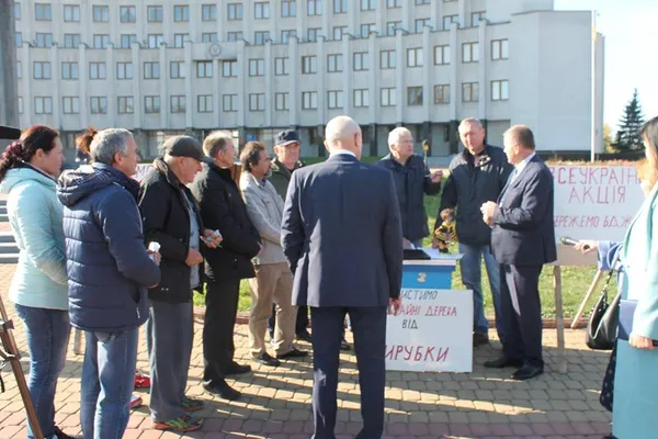 Волинські пасічники вийшли під стіни ОДА (фото)
