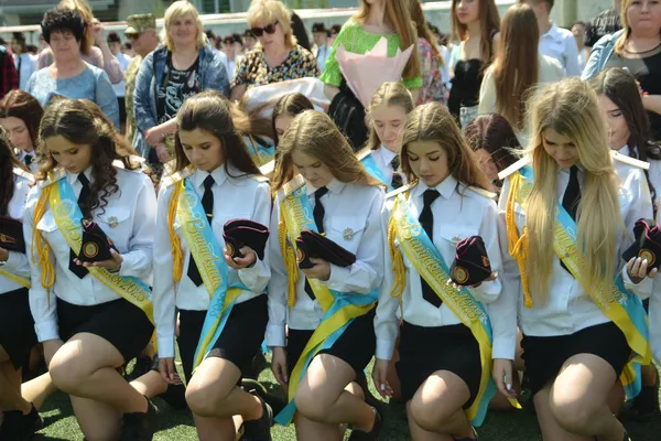 Зворушливо до сліз: у Луцьку випускники військового ліцею танцювали вальс (фото, відео)