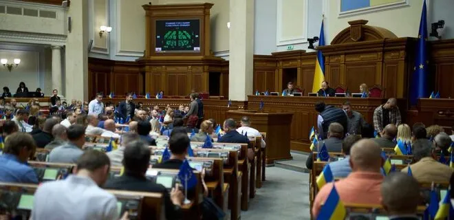 Рада повернула обов’язкове декларування для чиновників, але реєстр відкриють за рік