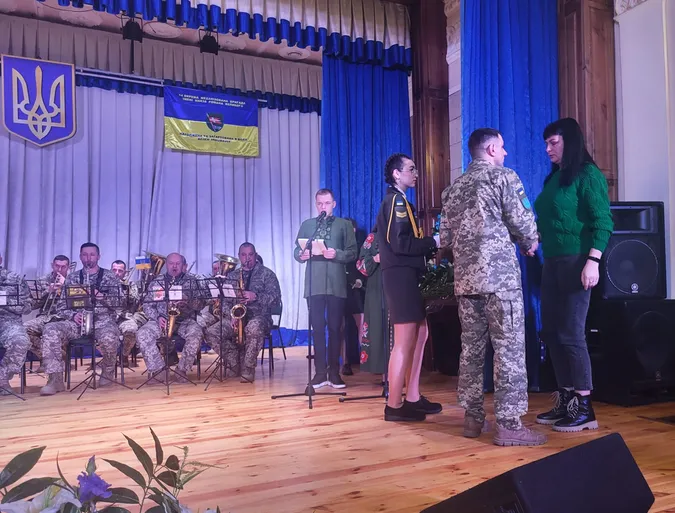 У Ковелі воїни 14-ї ОМБр вручили пам’ятні відзнаки сім’ям загиблих побратимів (фото)