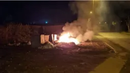 У місті на Волині невідомі підпалили сміттєві баки (фото)