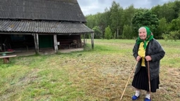 Остання на хуторі: 91-річна волинянка сама возить воду та порається на городі (фото)