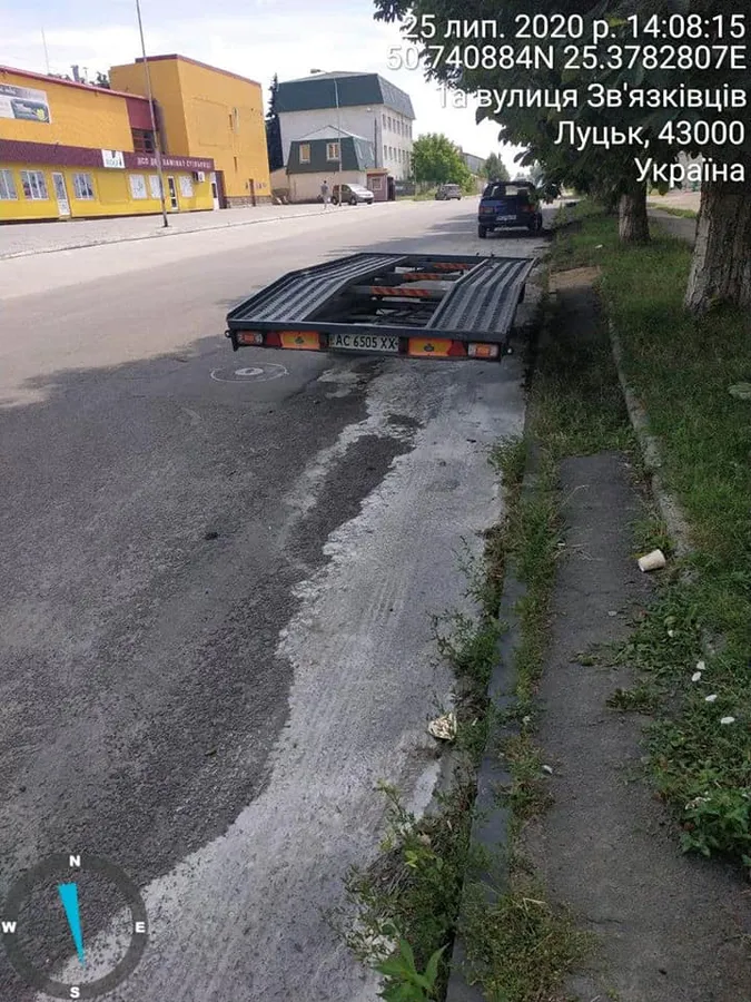 У Луцьку водія змусили прибрати розлитий на дорозі бетон (фото)
