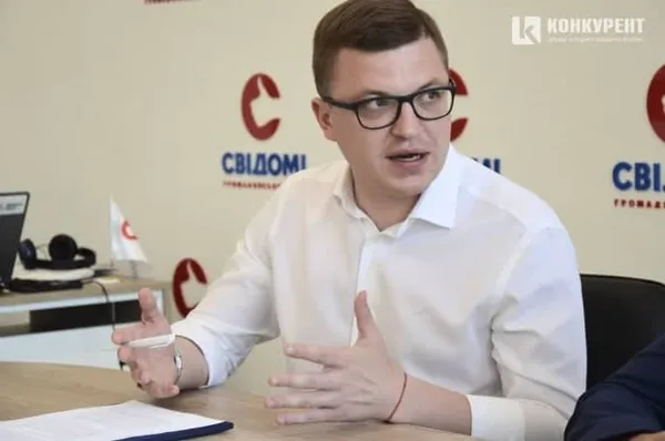 У Луцьку соціально незахищеним дітям подарували вишиванки та верхній одяг (фото)