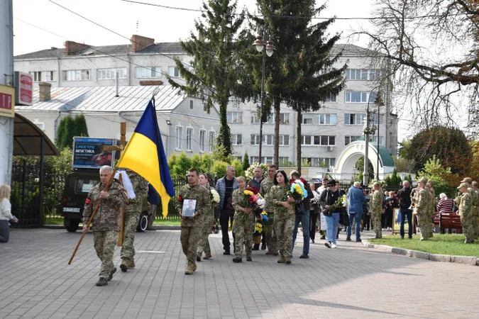 У Луцьку попрощалися з головним сержантом Анатолієм Мосоруком (фото)