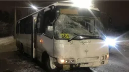 Є постраждалі: деталі ДТП у Луцьку з маршруткою та «фордом» (фото, відео)