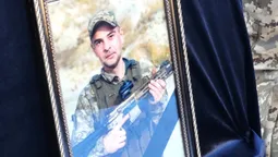 Майже 14 місяців очікування: у Ковелі попрощалися з воїном Романом Ющенком (фото)