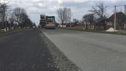 Показали, як ремонтують дорогу в Копачівці (фото)