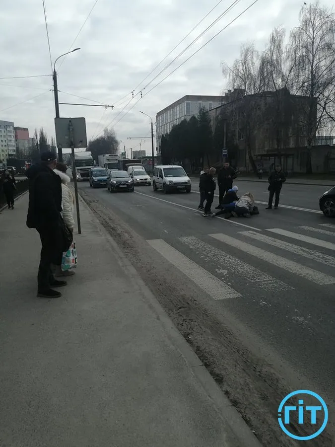 У Луцьку на Конякіна Opel збив жінку на «зебрі» (фото)