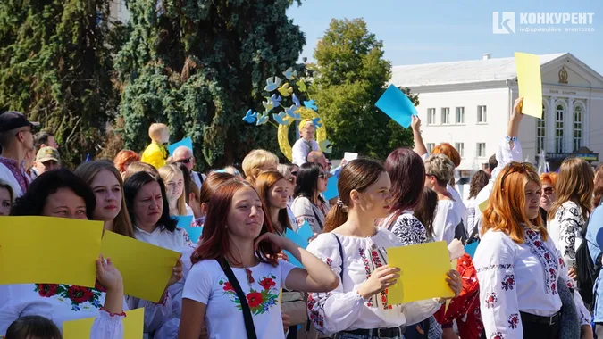 Лучани у День міста тілами склали карту України (фото)