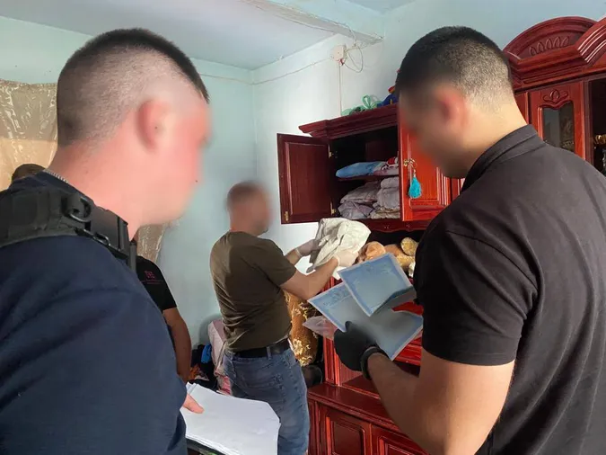 У Луцькій громаді організували переправляння «багатодітних батьків» за кордон (фото, відео)