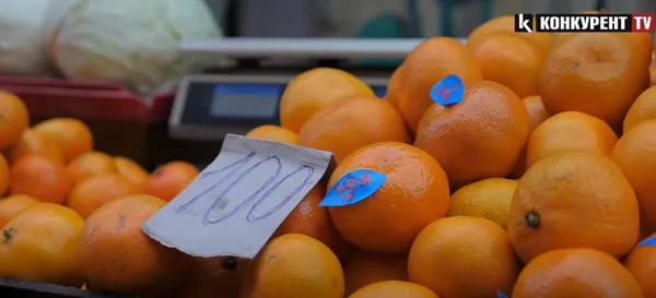 На луцьких ринках почався сезон мандаринів та апельсинів: яка ціна (відео)