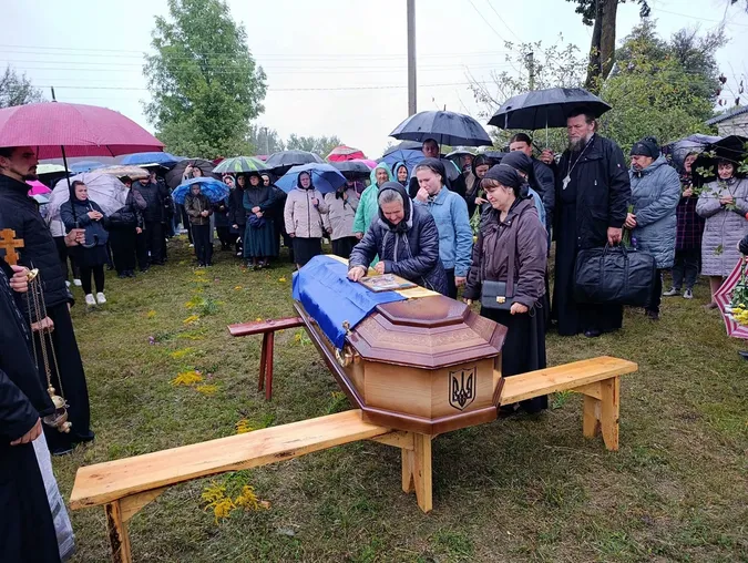 На Волині провели в останню земну дорогу воїна Віталія Щербачука (фото)