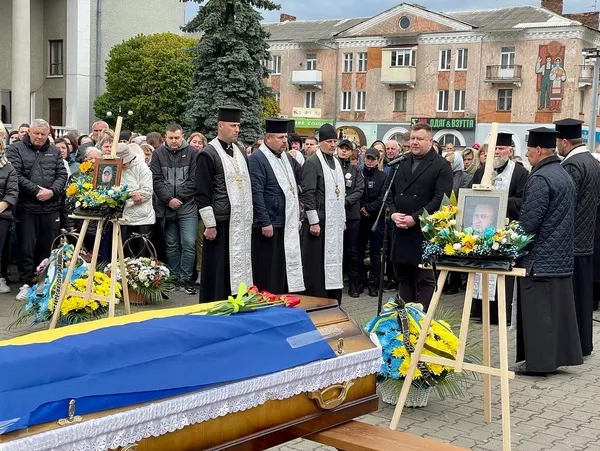 У Нововолинську попрощались з двома Героями (фото)