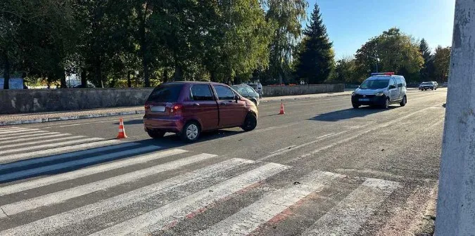 На Волині автівка збила хлопчика, який переїжджав «зебру» на електросамокаті