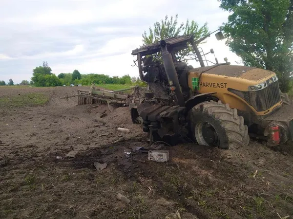 На Київщині водій трактора підірвався на міні російських окупантів