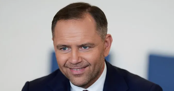 Президент Польщі Навроцький судиться через звинувачення у постачанні повій до готелю, де він працював