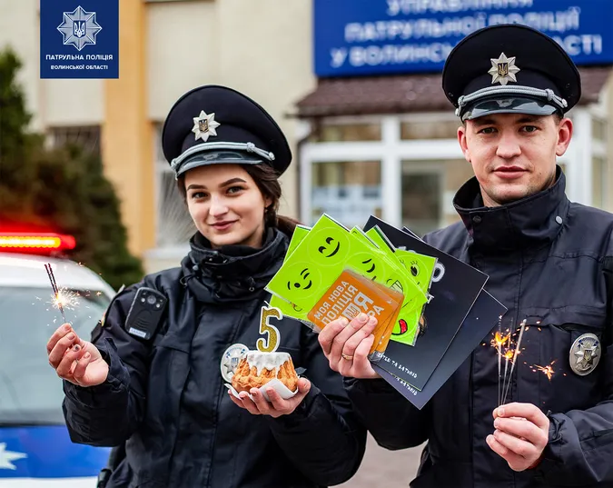 Волинські патрульні розігрують п'ять літрів омивача скла, наклейки й сумки