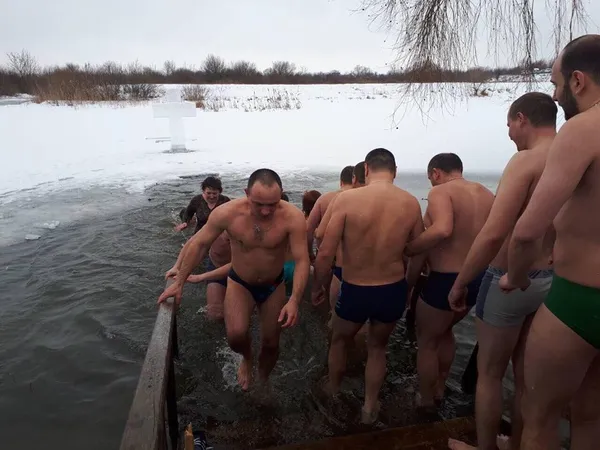 Хто з відомих волинян скупався в ополонці на Водохреще (фото)
