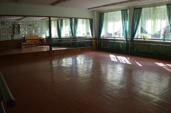 Своя хореографічна зала