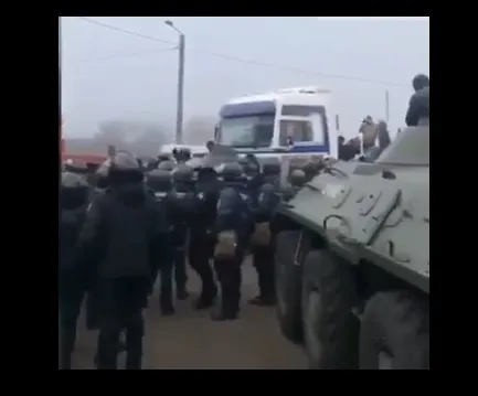 Нацгвардія, дим, техніка: ситуація у Нових Санжарах загострюється (відео)