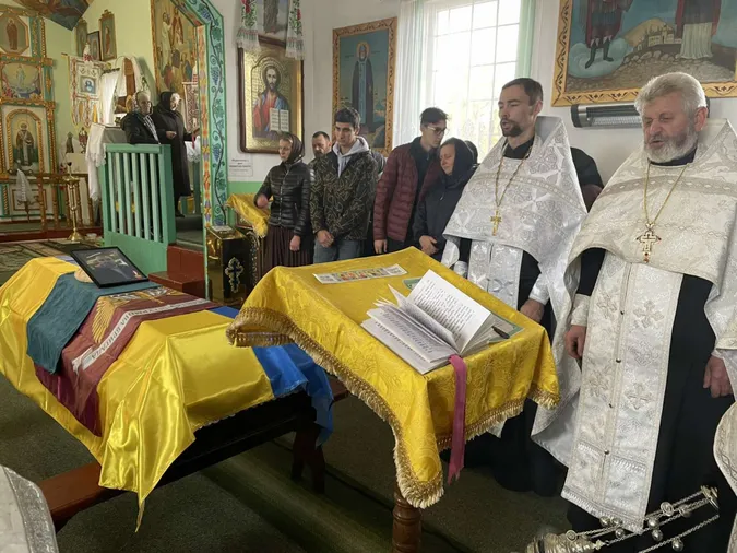 У селі на Волині в останню путь провели загиблого воїна  (відео)