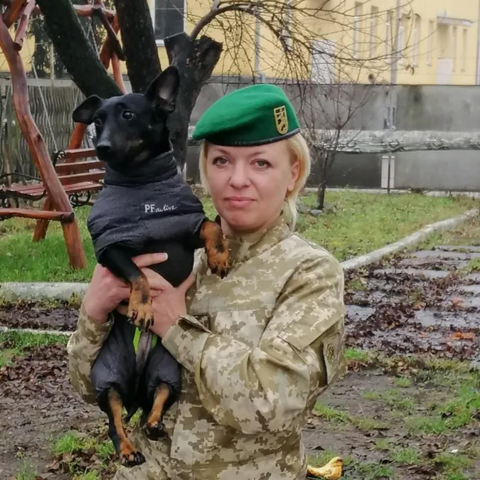 Їздить в автокріслі, їсть цукерки, шукає цигарки: волинська захисниця розповіла, як собаки винюхують контрабанду (фото)