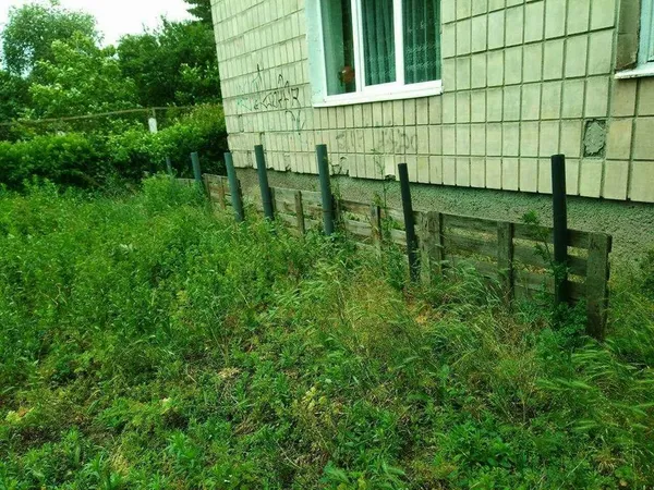 У луцьких дворах «знесли» жахливі паркани (фото)