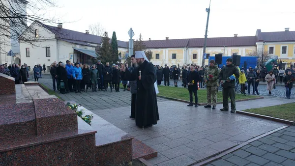 У Луцьку вшанували пам'ять жертв Голодомору (фото, відео)
