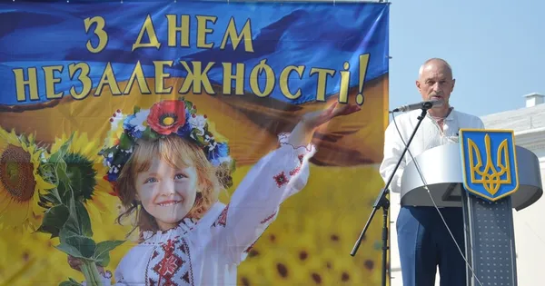 Як лучани «вишили» тілами в'їзну вежу замку Любарта (фото)