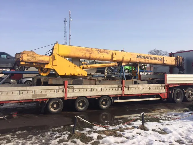 Накрутив 650 тисяч: білорус віз через «Доманове» автомобілі за липовими документами (фото)
