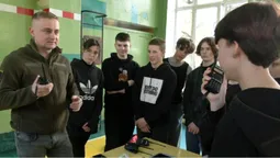 Дрони, рації, такмед: для луцьких школярів влаштували вишкіл (відео)