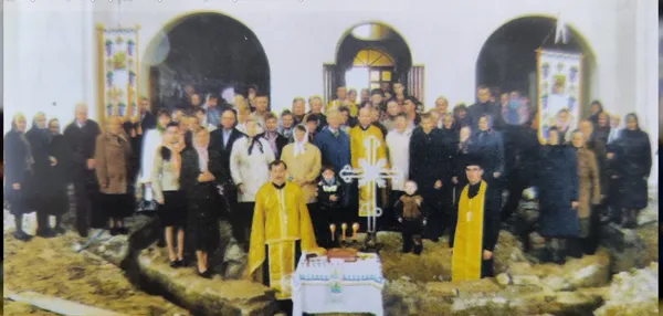 Десятиліттями ховали ікони під шифером: як у Ковелі відроджують зруйнований совєтами храм (відео)