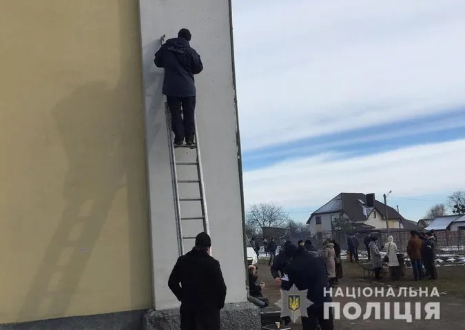 За стрілянину біля храму волинському священику «світить» до п'яти років тюрми (фото)