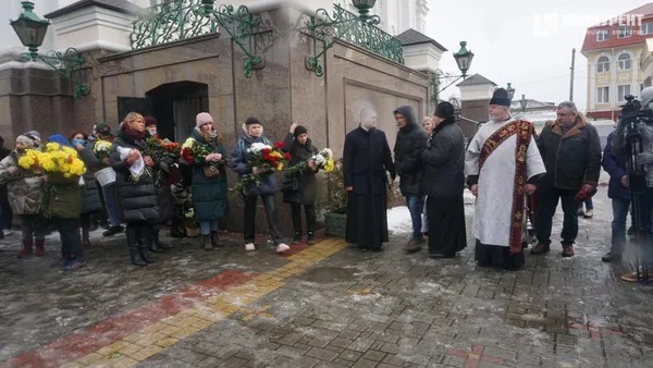 Прожив гідне життя: як Луцьк попрощався з митцем Миколою Голованем (фото, відео)