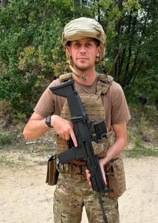 💔На Хмельниччині в останню дорогу провели молодого офіцера Волинського прикордонного загону Артема Кедруна