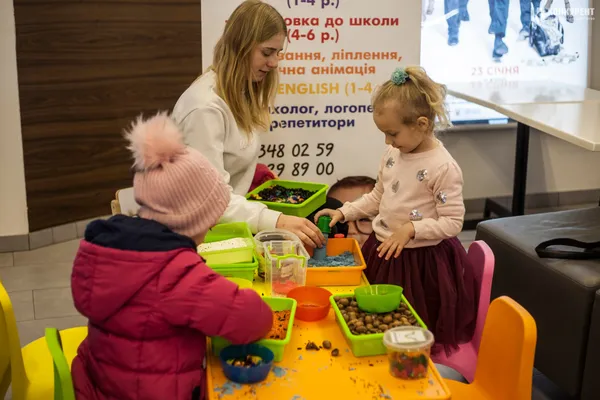 Із роботами та кубиками: у «Промені» відбувся науковий пікнік для маленьких лучан (фото)