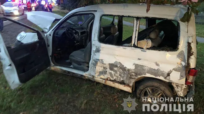 У Копачівці бус врізався у легковик – травмовані двоє пенсіонерів (фото, відео)