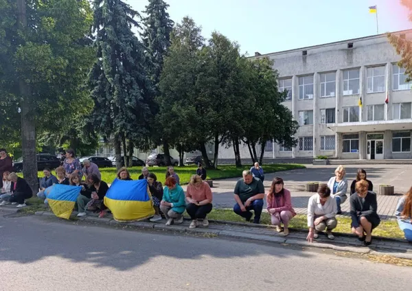 На Волині провели в останню дорогу молодого воїна Артема Мулявку (фото)