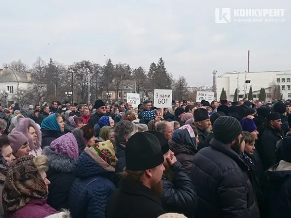 У Луцьку прихильники УПЦ (МП) просять захисту (фото, оновлюється)