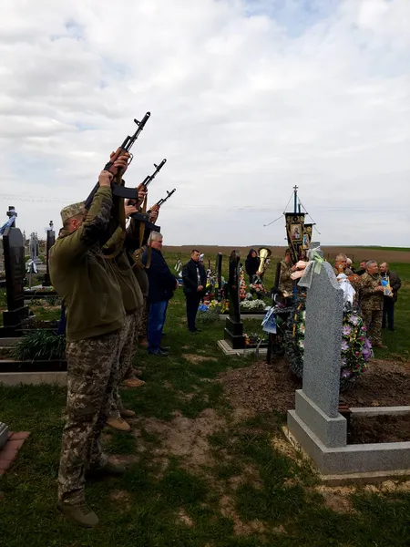 На Волині попрощалися з воїном, який загинув під Бахмутом (фото)