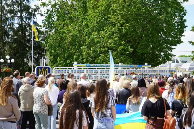 Герої не вмирають: у Володимирі відкрили нову дошку пам'яті (фото)