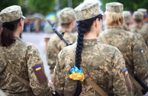 Жодних заборон на виїзд жінкам за кордон з 1 жовтня немає, – Міноборони (відео)