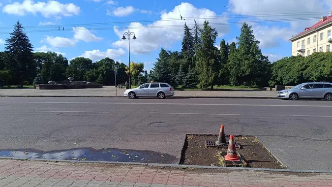 Проспект Волі у Луцьку знову ремонтують (фото)