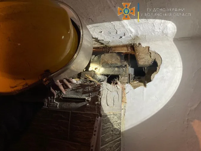 У Луцькому районі через забитий димохід ледь не згоріла хата (фото, відео)
