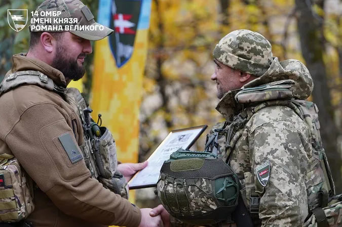 Бійцям 14 ОМБр вручили бригадні нагороди (фото)