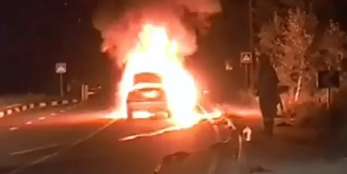 Не було вогнегасника: під Луцьком вщент згорів легковик (фото, відео)